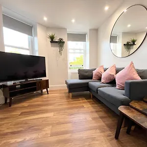 Lovely Apartment, One Minute From And Town. Apartment Bournemouth