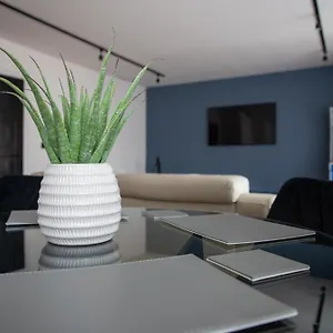  Apartment Gynn - One