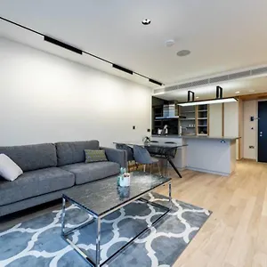 Amazing With Incredible Views Apartment London