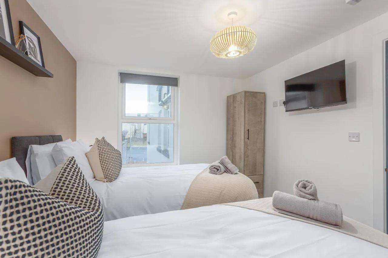Charles Alexander Short Stay - The Gateway Blackpool